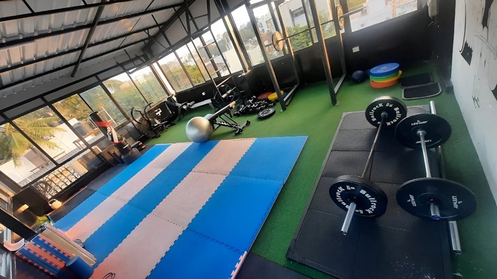 Inches Fitness Studio Banner